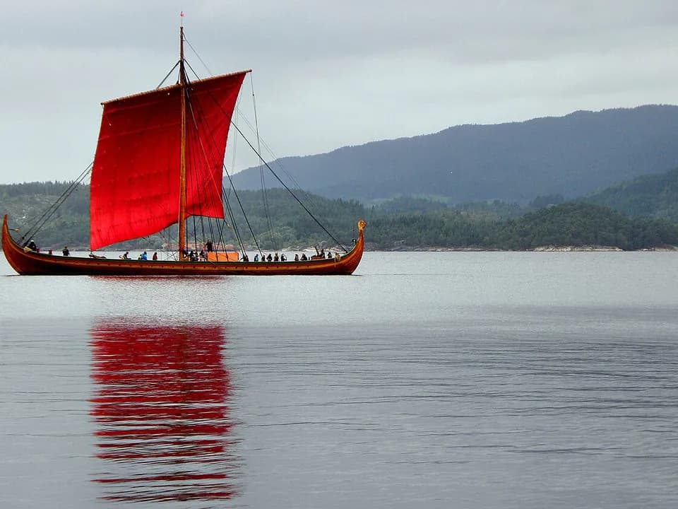 Eidsnes – vikingskipet Draken Harald Hårfagre i Osterfjorden