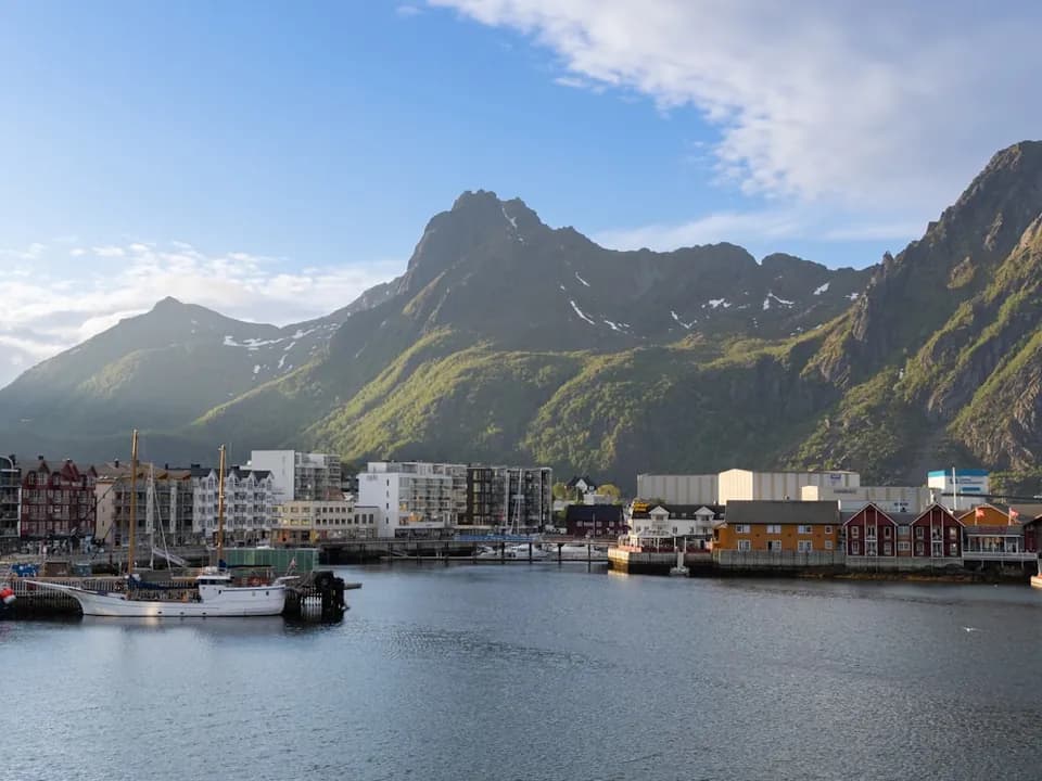 Lofoten – dramatiske fjell og fiskevær i Nordland