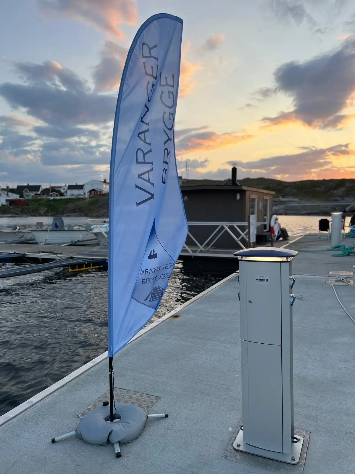Saunaflåte fra Varanger Brygge i Bugøynes, Finnmark – badstu på vann med arktisk utsikt over Varangerfjorden