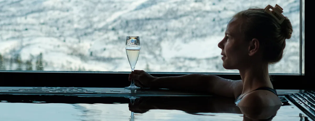Jacuzzi med fjellutsikt på Skarsnuten Spa i Hemsedal