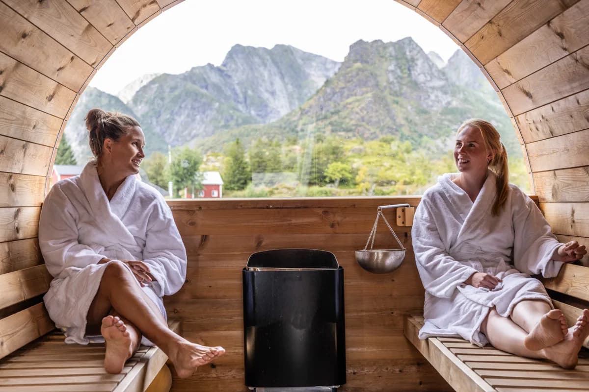Tunnelbastu med fjellutsikt ved Nyvågar Rorbuhotel i Kabelvåg, Lofoten