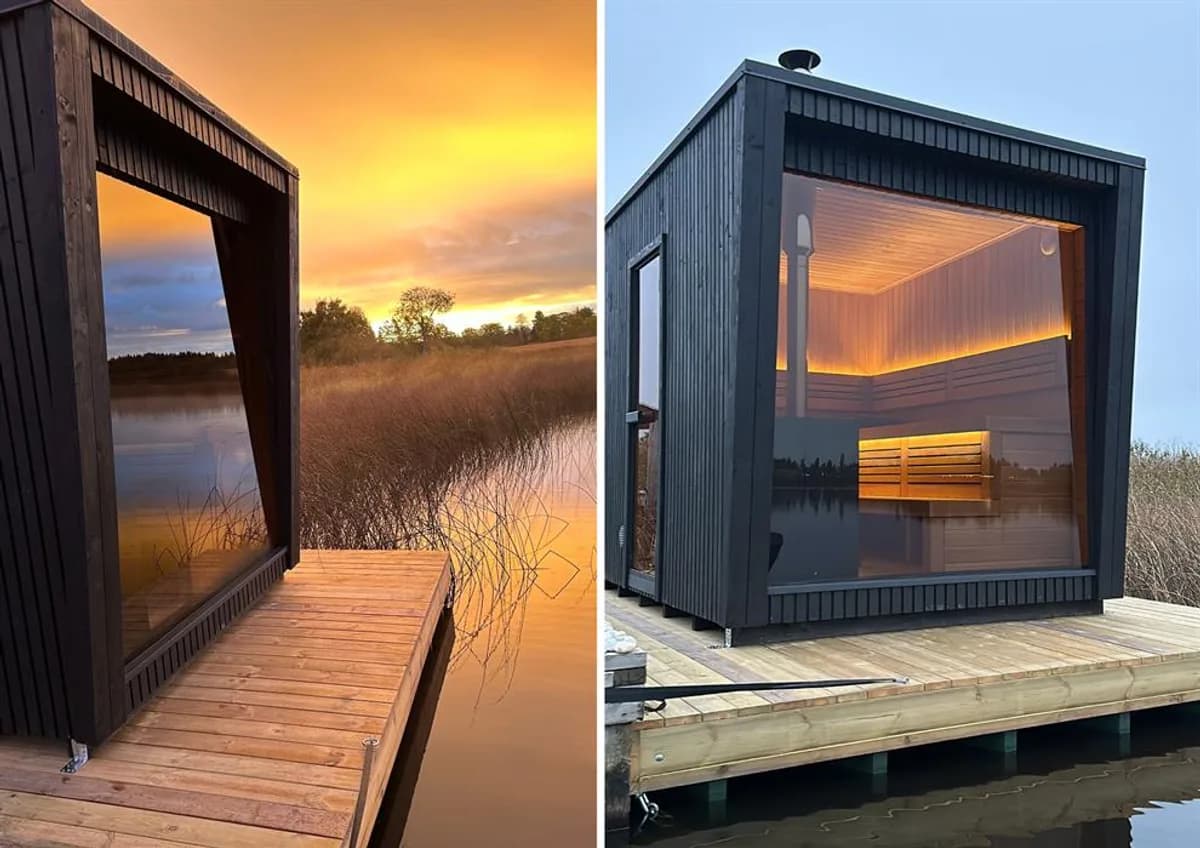 Mosebyødegård Badstue i Ørje ved solnedgang, svart badstue med panoramavindu på brygge ved sjøen