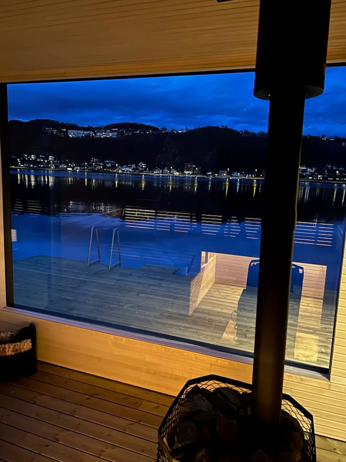 Panoramautsikt fra BookSauna Alex Kveldsutsikt over Gandsfjorden fra BookSauna Alex i Sandnes