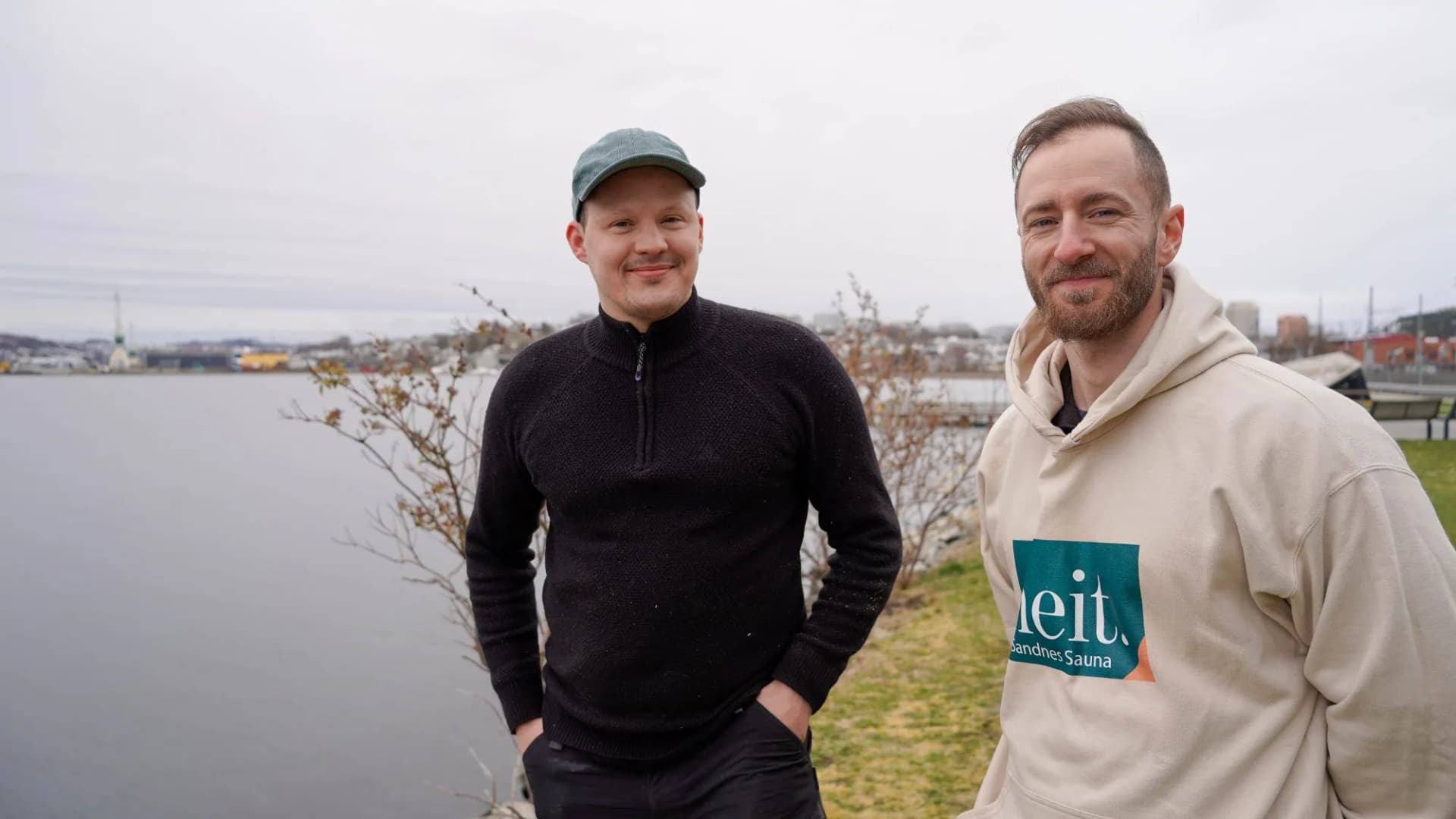 Heit Sandnes flytende badstu i Luravika, Sandnes – sett fra sjøen, april 2024