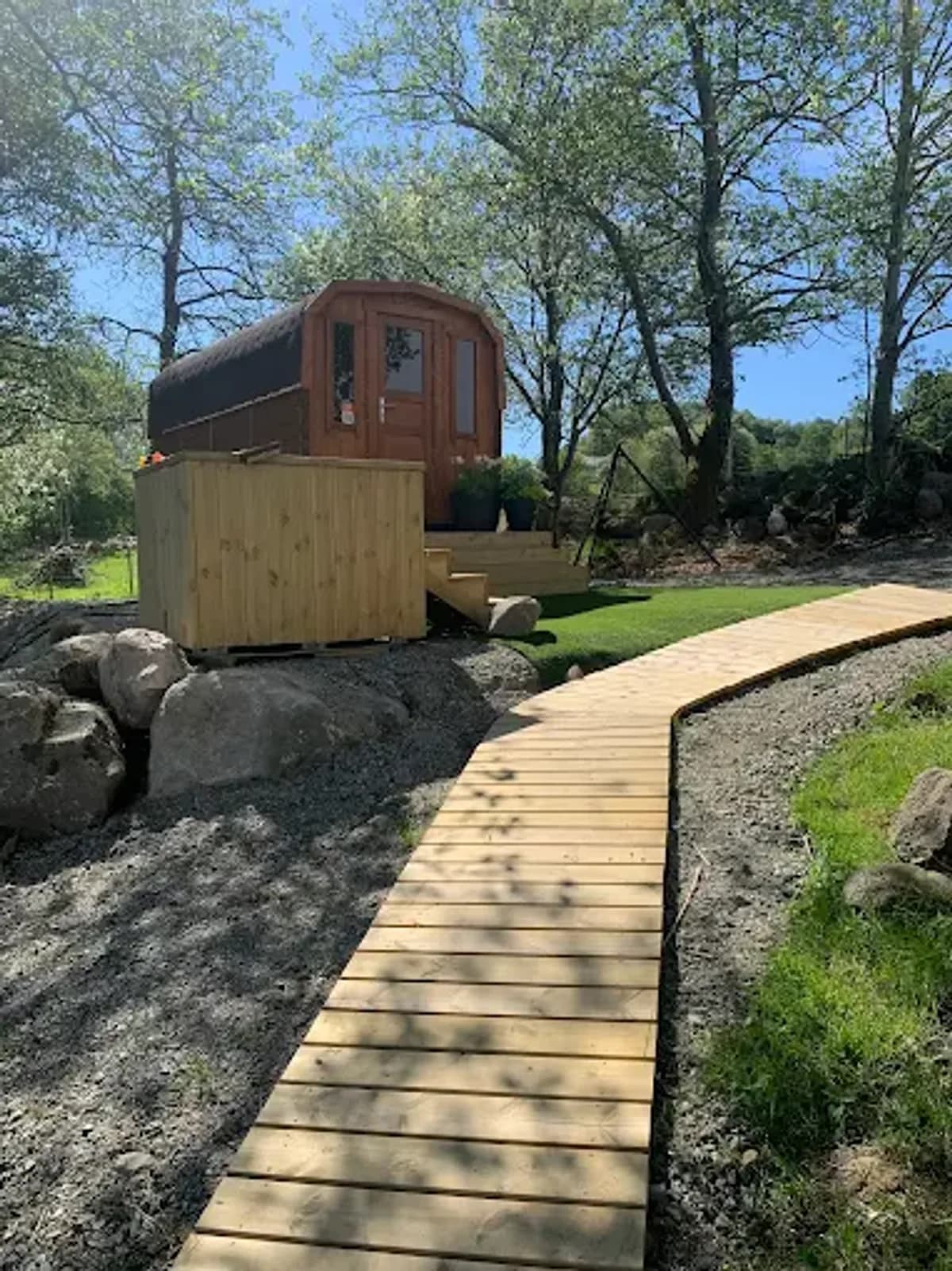 Vedfyrt badstu med tregang i naturskjønne omgivelser hos Sauna Sandnes i Sandnes