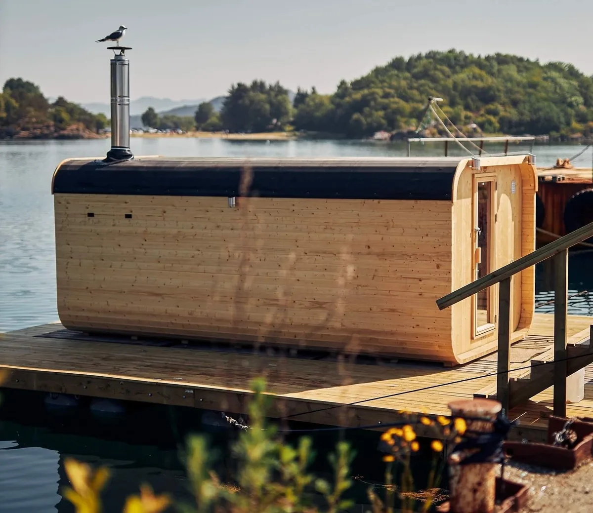 Flytende badstue BookSauna Timo ved Gandsfjorden i Stavanger, bygget i thermowood