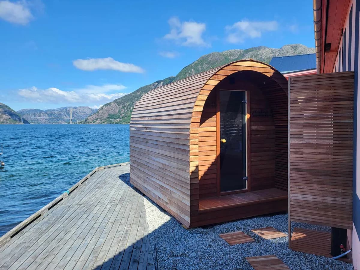 Lysefjorden Sauna i Forsand med utsikt over Lysefjorden og fjellene